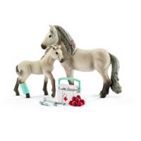 Schleich Źrebię i klacz islandzka z apteczką